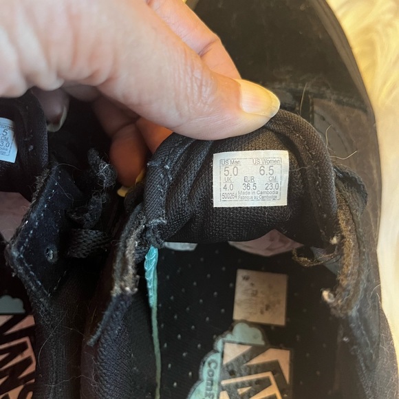 Vans classic low top sneakers - Picture 7 of 9